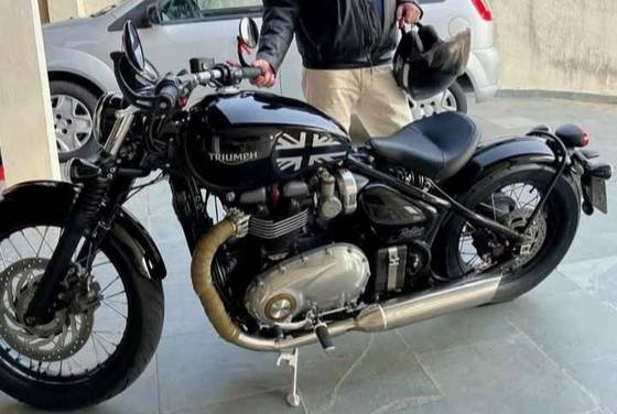 TRIUMPH BONNEVILLE BOBBER 1200 